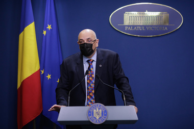 Arafat: Dacă undeva unde clar trebuie să intre numai vaccinaţi nu se controlează, orice persoană de acolo cu simţul civic poate să pună mâna pe telefon şi să anunţe. Şi acest lucru chiar îl recomand