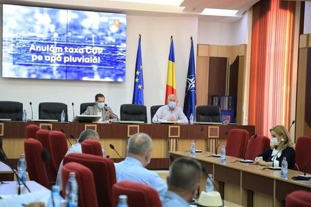 Vrancea: Taxa pe apa pluvială, eliminată de la 1 august, printr-o decizie a Consiliul Director al Asociaţiei de Dezvoltare Intercomunitară Vranceaqua / Decizia vizează deocamdată doar persoanele fizice şi asociaţiile de proprietari