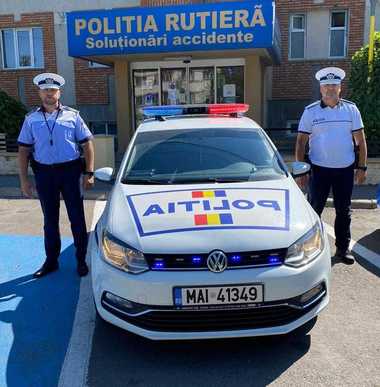 UPDATE Constanţa: Poliţiştii au tras opt focuri de armă pentru a opri o maşină. Nu au fost persoane rănite. Şoferul nu are permis şi consumase cocaină. Bărbatul a fost reţinut