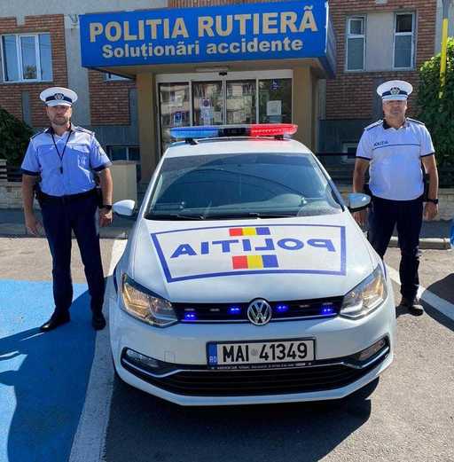 UPDATE Constanţa: Poliţiştii au tras opt focuri de armă pentru a opri o maşină. Nu au fost persoane rănite. Şoferul nu are permis şi consumase cocaină. Bărbatul a fost reţinut