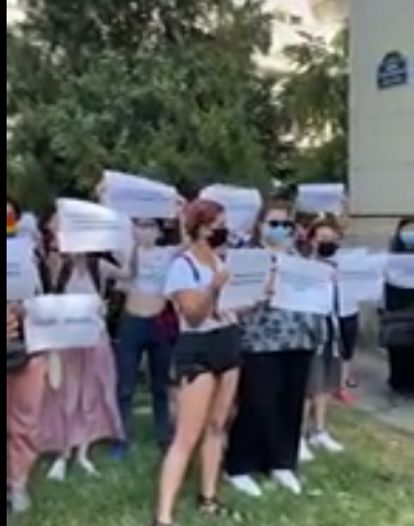 Protest la Ministerul Sănătăţii - Zeci de persoane cer adoptarea de urgenţă a strategiei naţionale HIV/SIDA  - VIDEO