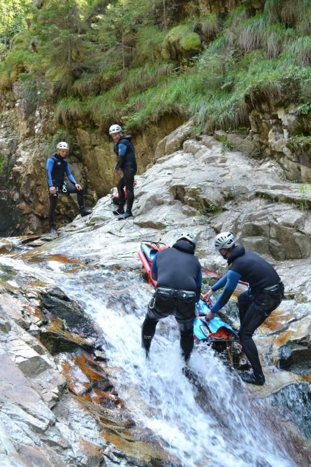 Intervenţie a salvamontiştilor în sprijinul unor turişti surprinşi de furtună în zona de munte a judeţului Dâmboviţa 