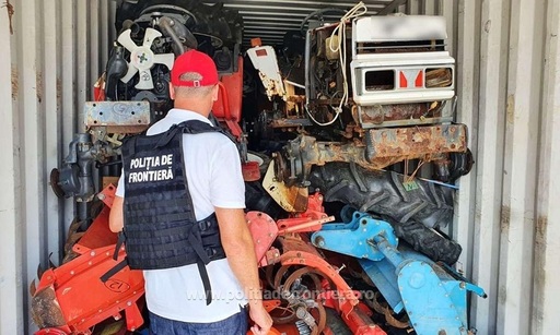 Zeci de piese şi dispozitive agricole cu grad avansat de uzură, descoperite într-un container sosit din Japonia în Portul Constanţa Sud Agigea - FOTO
