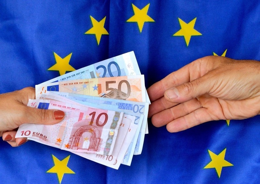 Ministerul Proiectelor Europene anunţă alocarea a 56 de milioane de euro, fonduri suplimentare UE pentru elevi şi pentru nou-născuţi din categorii defavorizate
