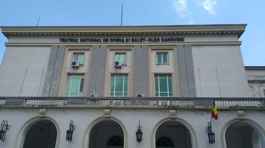 Constanţa: Mai mulţi balerini de la Teatrul de Operă şi Balet “Oleg Danovski” ameninţă că vor da în judecată conducerea instituţiei pentru că a tolerat hărţuiri sexuale şi abuzuri. Managerul susţine că acuzele nu sunt reale şi îi va acţiona în instanţă 

