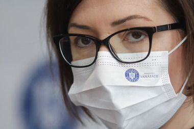 Ministrul Sănătăţii: Nu ştim dacă vom reuşi să acoperim în timp util cu măşti toate şcolile
