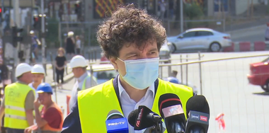 Nicuşor Dan: 40 angajaţi ai ALPAB sunt din această dimineaţă în Parcul Cişmigiu şi vor lucra toată săptămâna pentru a face curăţenie în parc / CGMB va decide miercuri scăderea tarifelor pentru curăţenia în parcuri şi eliminarea exclusivităţii privind acest serviciu