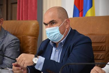 Nouă organigramă la CJ Bihor - Bolojan: Am făcut acum 6 luni o reducere de 50% a personalului şi am constatat că toate proiectele au continuat / S-a dovedit că putem funcţiona; rămânem tot atâţia, plus două posturi 