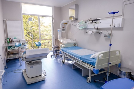 Colegiul Medicilor: În România, erau anul trecut 4.613 paturi de neonatologie, dintre care numai 13 în mediul rural, şi 814 medici neonatologi; 8.558 de paturi de obstetrică-ginecologie, dintre care 37 în mediul rural, şi 2.795 de medici