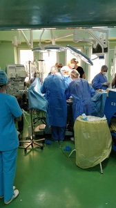 Prima operaţie de transplant pulmonar la Spitalul Sfânta Maria din Capitală, după 1 an şi 9 luni, vineri seară. Plămânii au fost prelevaţi de la o pacientă de 28 de ani din Târgu Mureş care a suferit un accident vascular cerebral


