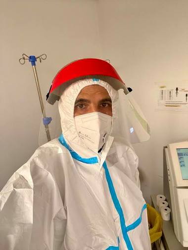 Medic: Dacă nu ştiţi cum arată iadul, mergeţi în UPU şi o să-l vedeţi / Totul este blocat, tot ce poţi să vezi sunt măşti şi butelii de oxigen /Medicul a rămas marcat de imaginea unui cuplu care împărţea aceeaşi mască de oxigen 