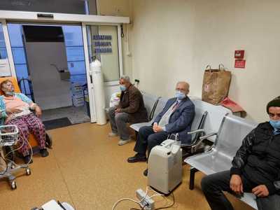 Situaţia rămâne dificilă în spitalele din Iaşi: În UPU la Spitalul "Sfântul Spiridon", sunt pacienţii care primesc tratament pe scaun. La Spitalul de Pneumoftiziologie, managerul unităţii afirmă că s-a ajuns la "cel mai îngrozitor scenariu" - FOTO