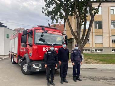 Autospeciala de pompieri cerută de managerul Spitalului de Boli Infecţioase Timişoara a ajuns deja în curtea unităţii / Reprezentanţii spitalului: Clădirea este foarte veche, existând un potenţial pericol  