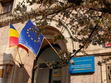 UPDATE - Prefectul Capitalei - Angajatorii cu peste 50 de salariaţi care nu pot lucra în regim de telemuncă vor trebui să organizeze activitatea pe grupe decalate cu o oră, pentru a nu aglomera mijloacele de transport în comun - DOCUMENT