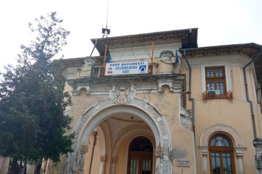 Sindicaliştii din CNAIR reclamă starea precară a clădirilor companiei, fără apă şi canalizare, şi solicită fonduri pentru realizarea de investiţii în vederea îmbunătăţirii condiţiilor de muncă  - FOTO  

 