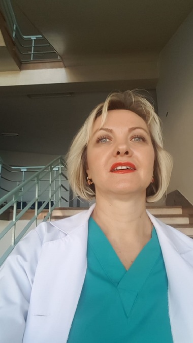 Medic: Ar merita ca fiecare dintre noi să lucreze măcar o gardă numai cu pacienţi COVID. Ar merita să vadă cum treci prin sălile de naşteri şi vezi cum se degradează starea mamei şi fătului. Cu siguranţă, am deveni mai buni