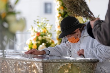 Final de pelerinaj religios la Iaşi: Peste 85.000 de persoane s-au închinat la moaştele Sfintei Cuvioase Parascheva. Racla a fost dusă din nou în Catedrala Mitropolitană

