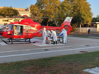 Pacient cu COVID, aflat în stare gravă, transferat de urgenţă în Ungaria cu un elicopter SMURD