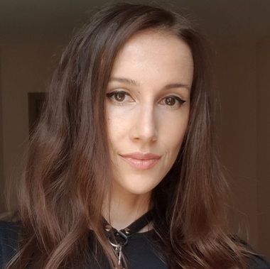 Alexandra Furnea, supravieţuitoare a incendiului din ”Colectiv”: Cum să fiu când în 2021, în România, suntem tot în 2015?/ Într-o Românie bolnavă, chinuită, furată, populată de politicieni  aroganţi, hoţi, sifdători, incompetenţi şi corupţi   