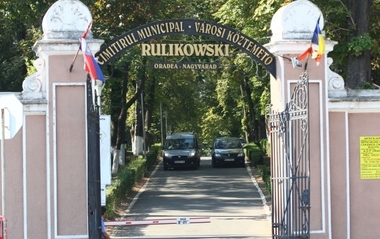 Primăria Oradea: Timpul de aşteptare pentru programarea unei înmormântări, o săptămână, deşi a fost suplimentat personalul pentru săpatul gropilor /De săptămâna viitoare, se vor săpa gropi cu utilaje /Municipalitatea pune la dispoziţie camere frigorifice 