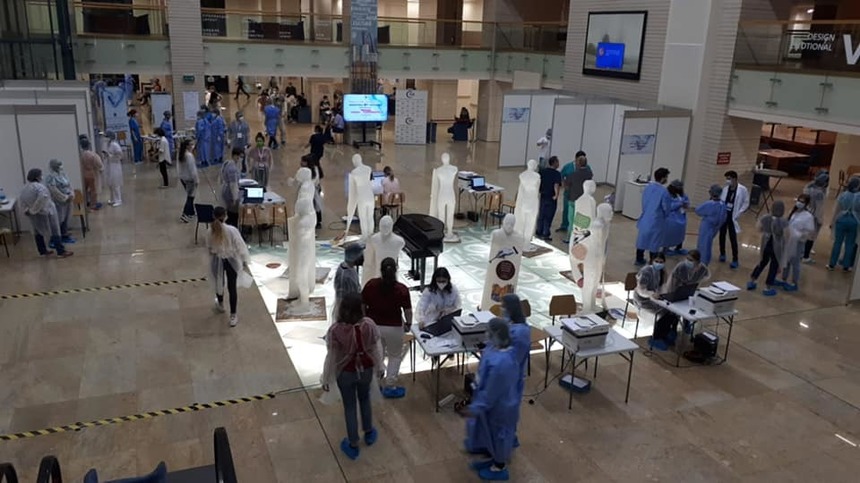 Maraton de vaccinare în Bucureşti, până luni dimineaţă / În total, vor fi deschise 49 de fluxuri, care vor funcţiona non-stop / Vor fi disponibile toate cele patru tipuri de vaccin / Linii de transport prelungite pe timpul nopţii