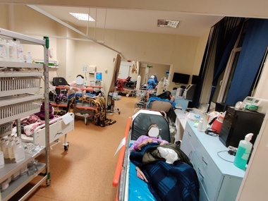 Medicul-şef UPU-SMURD Iaşi: Îngrijim bolnavi care au venit de 14 zile în UPU. Am făcut apel la celelalte spitale să găsească soluţii pentru a mări numărul de locuri cu oxigen / Pacienţi şi 33 de ani ajung la spital cu afectare pulmonară de 75% - FOTO