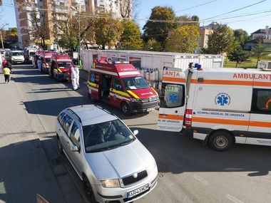 Imagini dramatice în Spitalul Judeţean Arad: Zilnic, 40 – 50 de pacienţi aşteaptă un loc pentru internare, în timp ce toate paturile sunt ocupate cu oameni care luptă pentru viaţă / Majoritatea sunt dependenţi de oxigen - FOTO