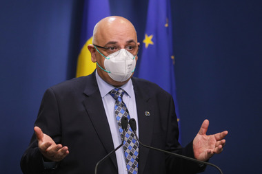 Raed Arafat afirmă că legea privind accesul angajaţilor din sistemul public la locul de muncă ar putea fi adoptată în două-trei săptămâni: România merge pe o soluţie, cel puţin cum e depusă legea, din ce ştiu, este vaccin sau, în final, testare