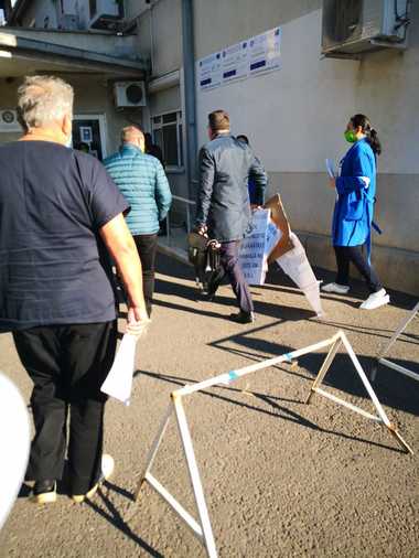 Protest al angajaţilor Institutului de Diagnostic şi Sănătate Animală, nemulţumiţi de numirea unui nou director din afara instituţiei - VIDEO
