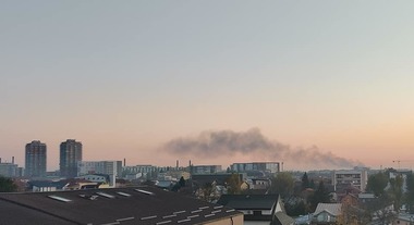 Berceanu: Furnalele metropolei lucrează în draci. Pe de altă parte plămânii noştri sunt obosiţi de poluare, gata pregătiţi pentru comorbiditate/ Fumurile se văd de pe Parlament şi totuşi nimeni nu-şi mişcă fundul puturos de politician până acolo - FOTO