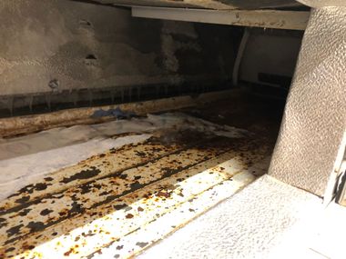 Control al ANPC la magazinele Cora din regiunea Bucureşti-Ilfov - S-au constatat numeroase abateri: insecte moarte în vitrine, praf, vitrine  ruginite / Propunere de închidere temporară pentru Cora Pantelimon şi Cora Alexandriei / Reacţia Cora  - FOTO
