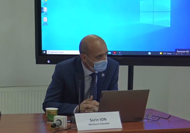 Secretarul de stat în Ministerul Educaţiei Sorin Ion anunţă că mediile vor putea fi încheiate, în acest semestru, cu două note la o disciplină, indiferent de numărul de ore pe săptămână