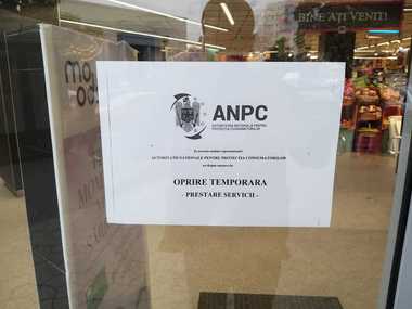 Controale ale ANPC la patru magazine Mega Image din Capitală - Nereguli grave depistate în toate unităţile verificate: gândaci, capcane pentru rozătoare, praf şi resturi de alimente / S-a propus închiderea temporară a celor patru unităţi - FOTO