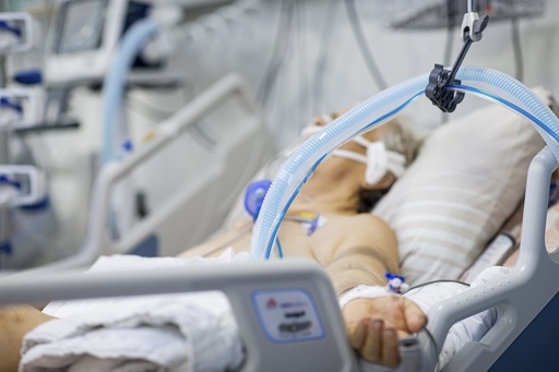 Tot mai mulţi pacienţi cu complicaţii pulmonare şi cardiovasculare post-COVID vin spre spitale pentru ajutor - Şeful UPU-SMURD BIHOR: Chiar acum avem în UPU doi pacienţi intubaţi, într-o astfel de situaţie/ Ce trebuie să facă cei care au trecut prin boală