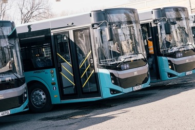 Galaţi - Transportul în comun este blocat  - şoferii şi vatmanii de la societatea de  transport Transurb protestează, cerând salarii mai mari