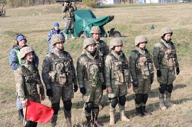  Echipaj exclusiv feminin, pe unul dintre tunurile de calibrul 2x30 mm care a participat la un exerciţiu în Poligonul Capu Midia - FOTO

