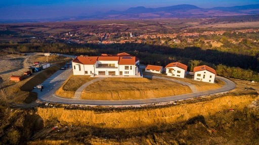 Clinica Nera din judeţul Caraş-Severin, unde a fost internat interpretul de muzică populară Petrică Mîţu Stoian, a fost închisă provizoriu/ DSP a verificat condiţiile igienico-sanitare