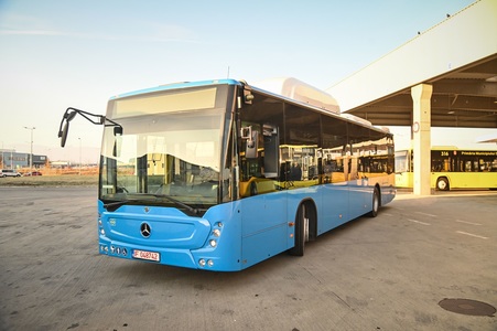 Municipiul Sibiu a cumpărat 40 de autobuze ecologice, după o investiţie de 77 de milioane de lei / Mijloacele de transport vor fi livrate în următoarea lună şi vor intra pe traseu din martie 2022, după înmatriculare şi inspecţiile tehnice 