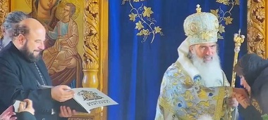 Arhiepiscopul Tomisului, Teodosie: Cum era moda să ne împărtăşim cu mai multe linguriţe! Doamne fereşte! Este mare păcat! Eu, un preot dacă-l prind, nu-l mai las să slujească, pentru că e semn de necredinţă - FOTO, VIDEO
