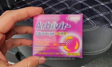 Poliţia de Frontieră: 7.000 de capsule antivirale, ascunse în plafonul unui microbuz, descoperite în Punctul de Trecere a Frontierei Siret 
