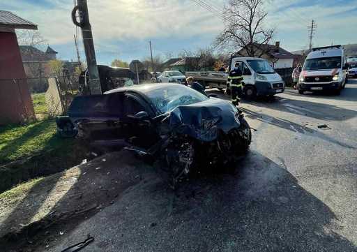 Olt: Accident rutier între două autoturisme în care se aflau şapte persoane, printre care şi trei minori. Cinci victime au fost transportate la spital - FOTO, VIDEO