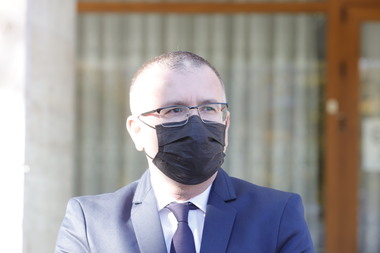 Prefectul judeţului Buzău, Daniel Ţiclea: Testarea copiilor cu teste rapide din salivă făcută de părinţi la domiciliu ar putea afecta serios eficienţa acestui demers finanţat din fonduri publice 