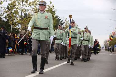 Buzău: Reguli în contextul pandemiei şi la parada militară de 1 decembrie / Maximum 200 de persoane cu certificat verde în zona oficială - FOTO