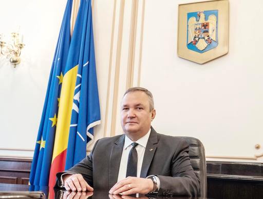 Ciucă: Am discutat cu ministrul Rafila şi am convenit soluţii pentru introducerea certificatului verde la locul de muncă. Sper să fie reintrodus în procedură parlamentară, promulgat şi apoi aplicat / Ce se întâmplă cu cei care au trecut prin boală