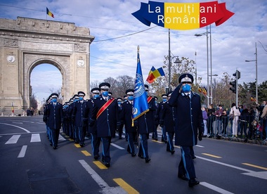 STS, prima defilare la parada de Ziua Naţională - 50 de specialişti şi 6 autospeciale de comunicaţii vor trece pe sub Arcul de Triumf 