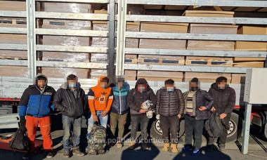 Poliţiştii de frontieră din Arad au oprit 22 de cetăţeni din Pakistan şi Afganistan care încercat să treacă ilegal graniţa în Ungaria