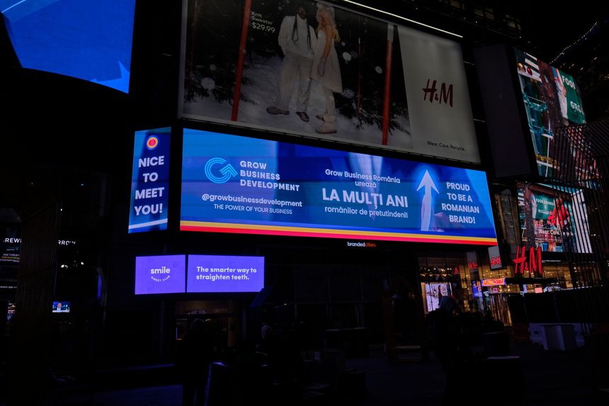 O firmă din Iaşi a cumpărat spaţiu publicitar în Times Square din New York pentru a le ura „La mulţi ani” românilor din întreaga lume