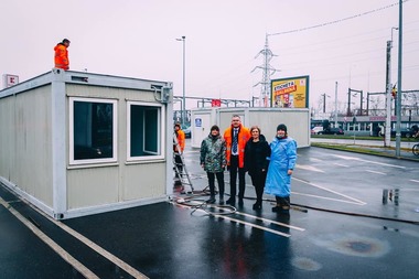 Buzău: Corturile în care funcţionau centrele de vaccinare de tip drive-thru, înlocuite cu containere modulare din cauza frigului