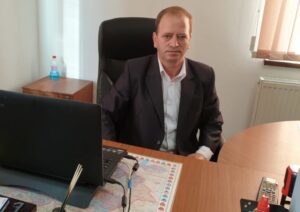 Primarul din Beleţi-Negreşti, dat dispărut după incendiul de la Primărie, implicat într-un accident rutier în Gorj/ Dus la spital, el a plecat fără acordul medicilor