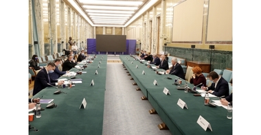 Premierul Ciucă, discuţii cu reprezentanţii administraţiei locale în perspectiva finalizării proiectului bugetului de stat pentru anul viitor / Guvernul va reduce TVA la 5% pentru livrarea de energie termică, pentru populaţie, şcoli, spitale